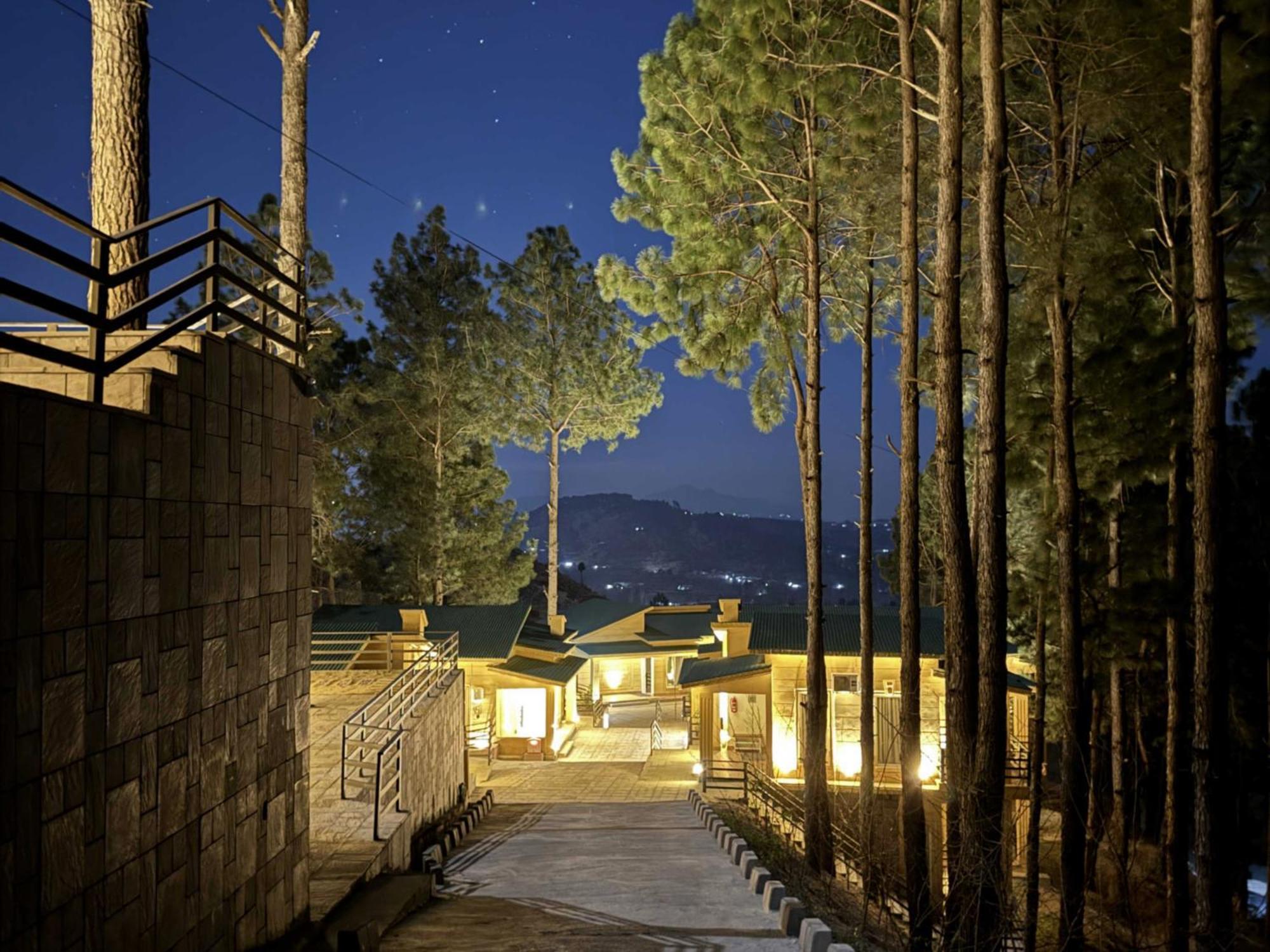 Hidden Hills Hotel & Resort Mansehra Екстериор снимка
