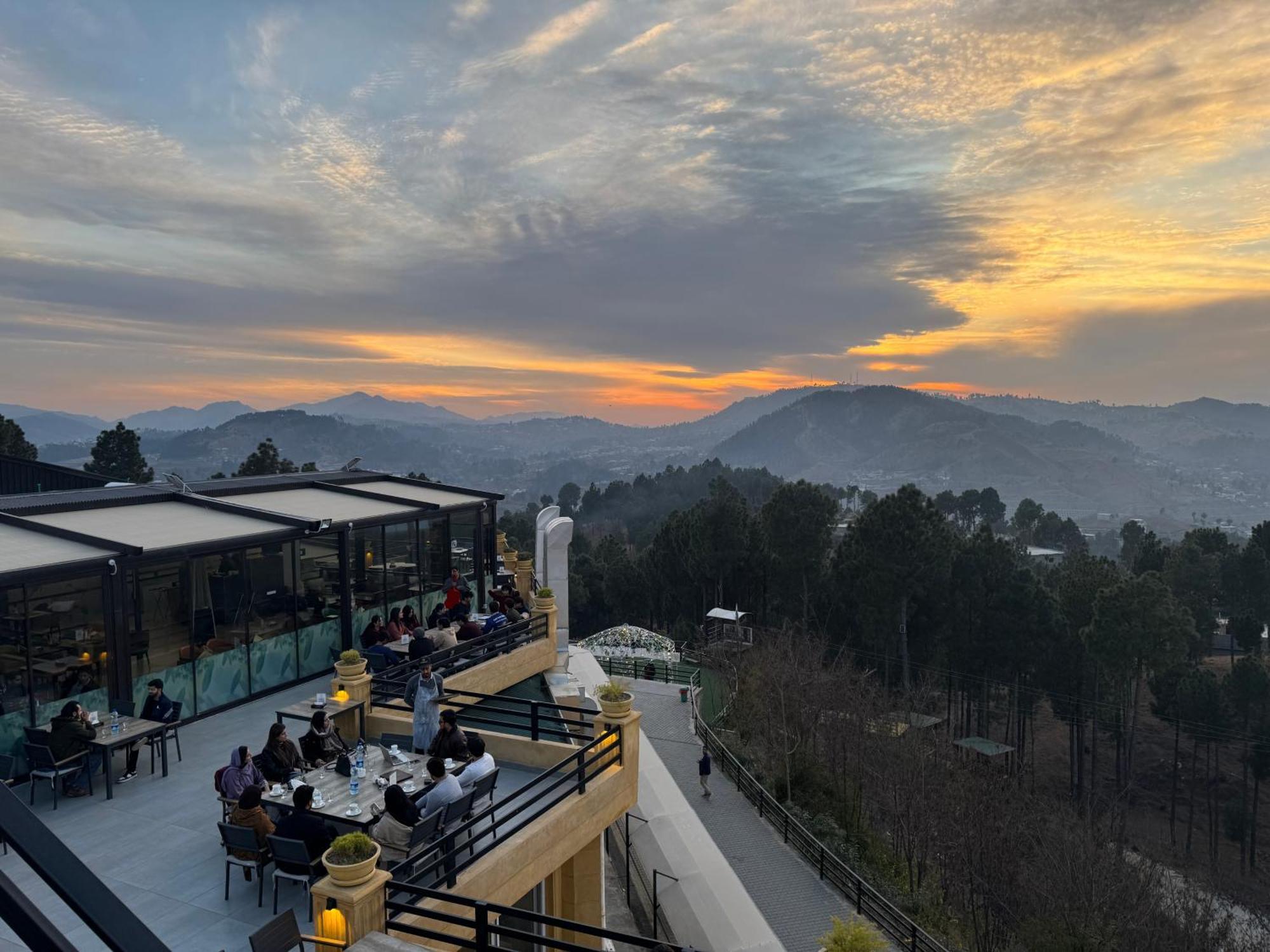 Hidden Hills Hotel & Resort Mansehra Екстериор снимка