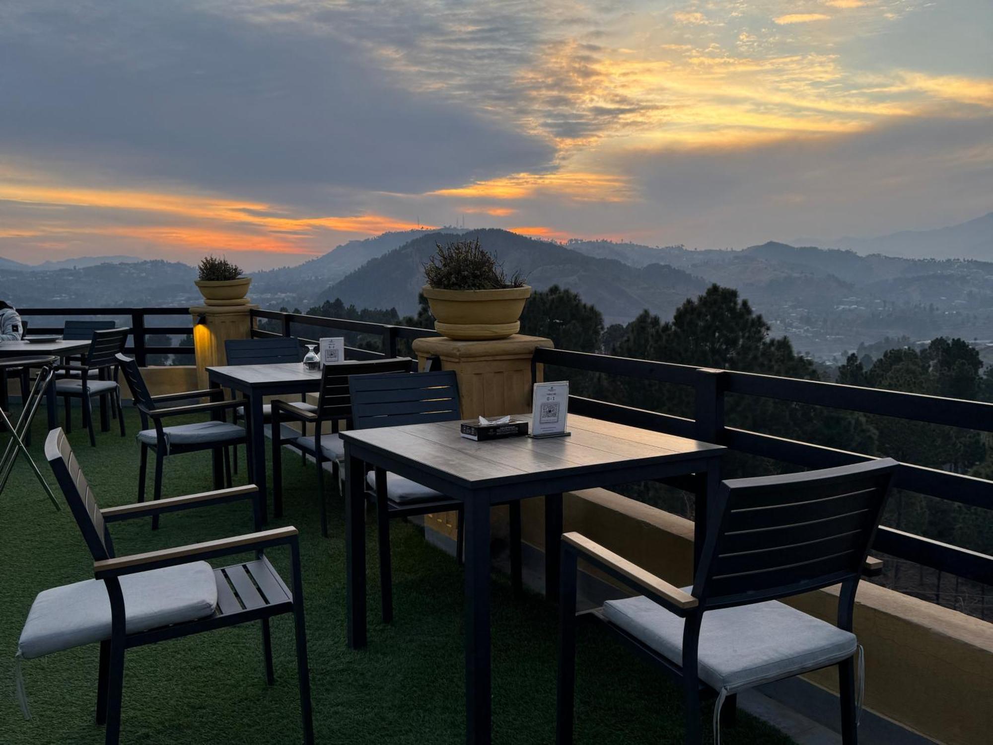 Hidden Hills Hotel & Resort Mansehra Екстериор снимка